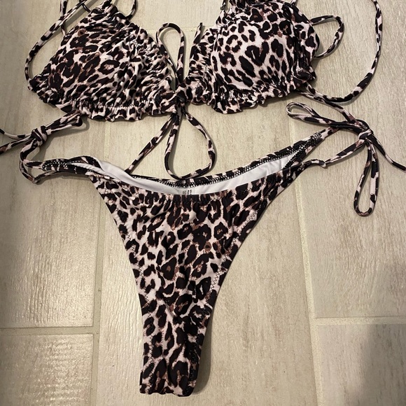 Bathing suit - Picture 1 of 8